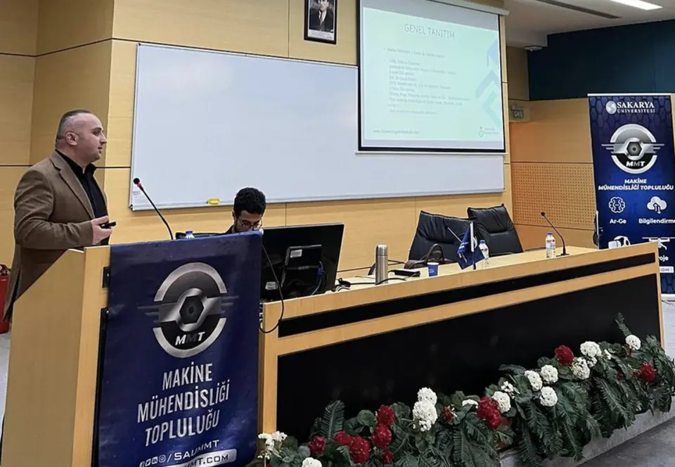 Makine Mühendisliği Topluluğu kariyer etkinliğinde kürsüde konuşma